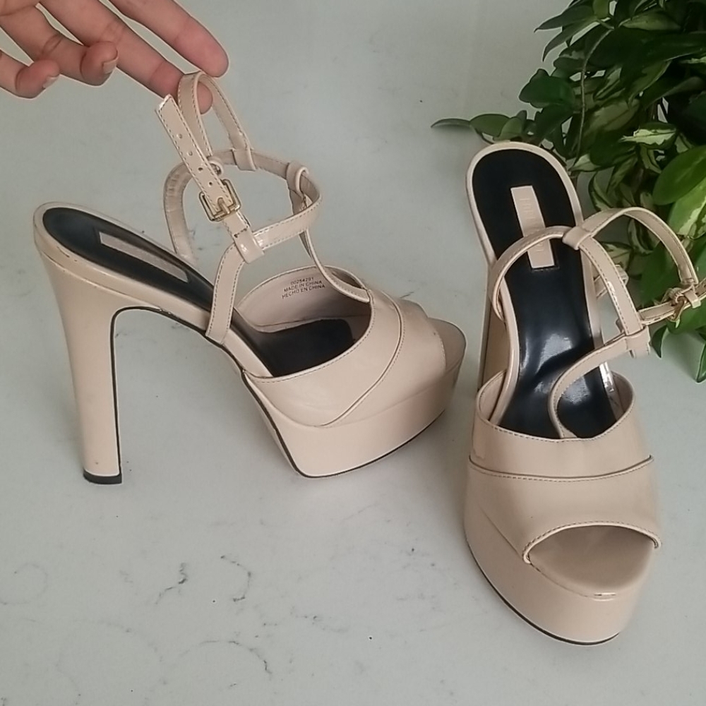 PLATFORM NUDE - SLEEK T-STRAP HEELS